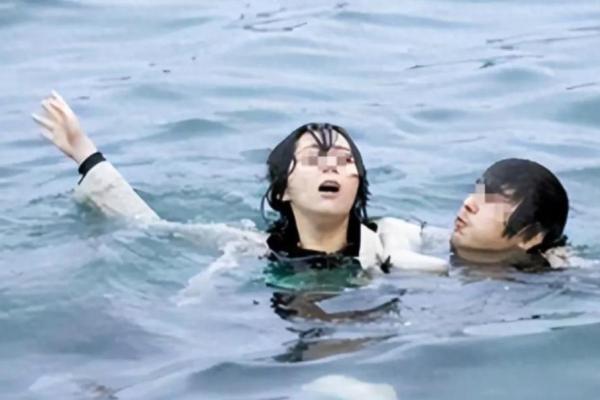 妈妈梦见女儿掉水里了 妈妈梦见女儿掉水里了